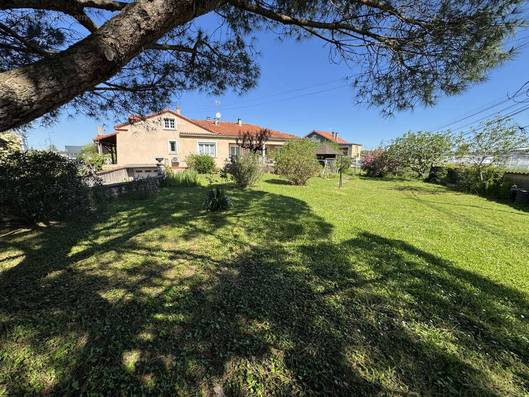 Maison à SAINT-JUERY
