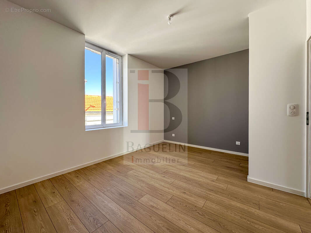 Centre ville, Maison rénovée 4 ch, avec cour privative et cave - photo 10