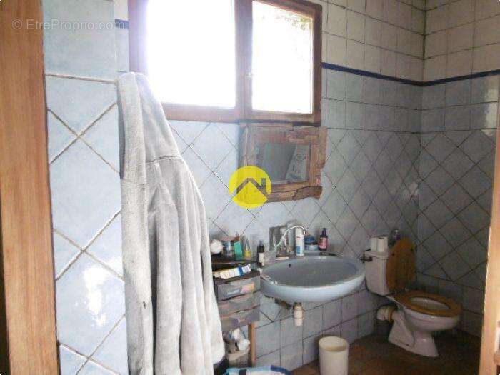 Maison à SAINT-HILAIRE-SUR-BENAIZE