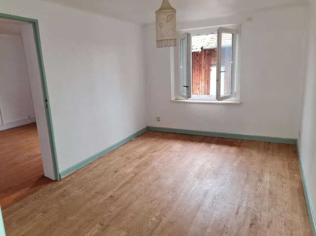 Maison à MAIZIERES-LES-VIC