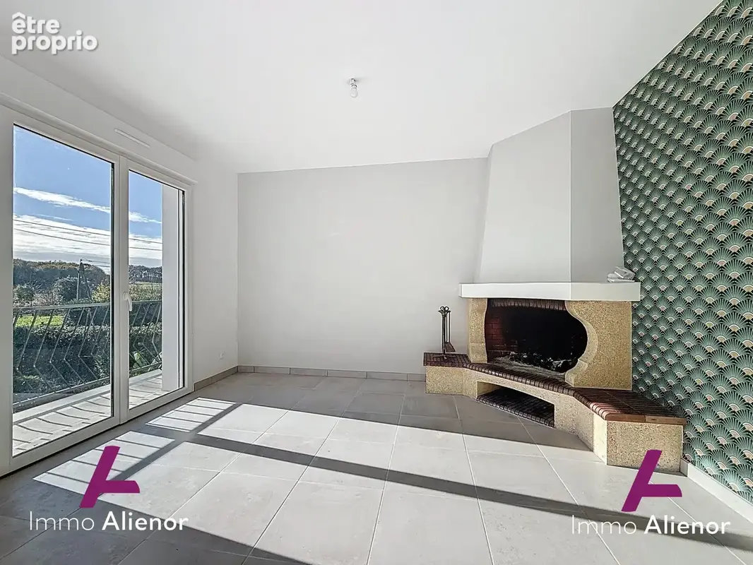 Maison 164 m² à Saint-Georges-Des-Coteaux  - photo 4