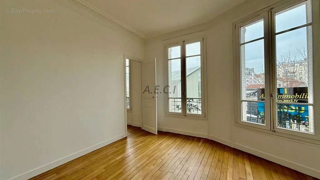 Appartement à COURBEVOIE