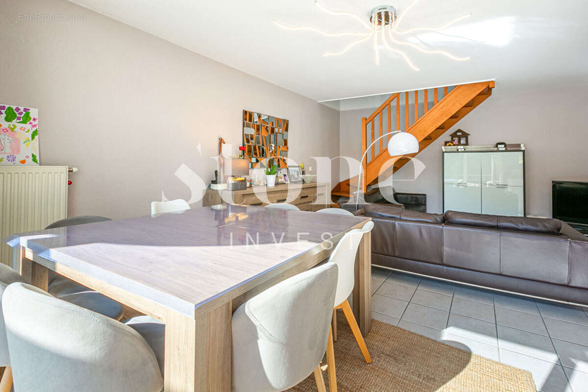 Appartement à POISY