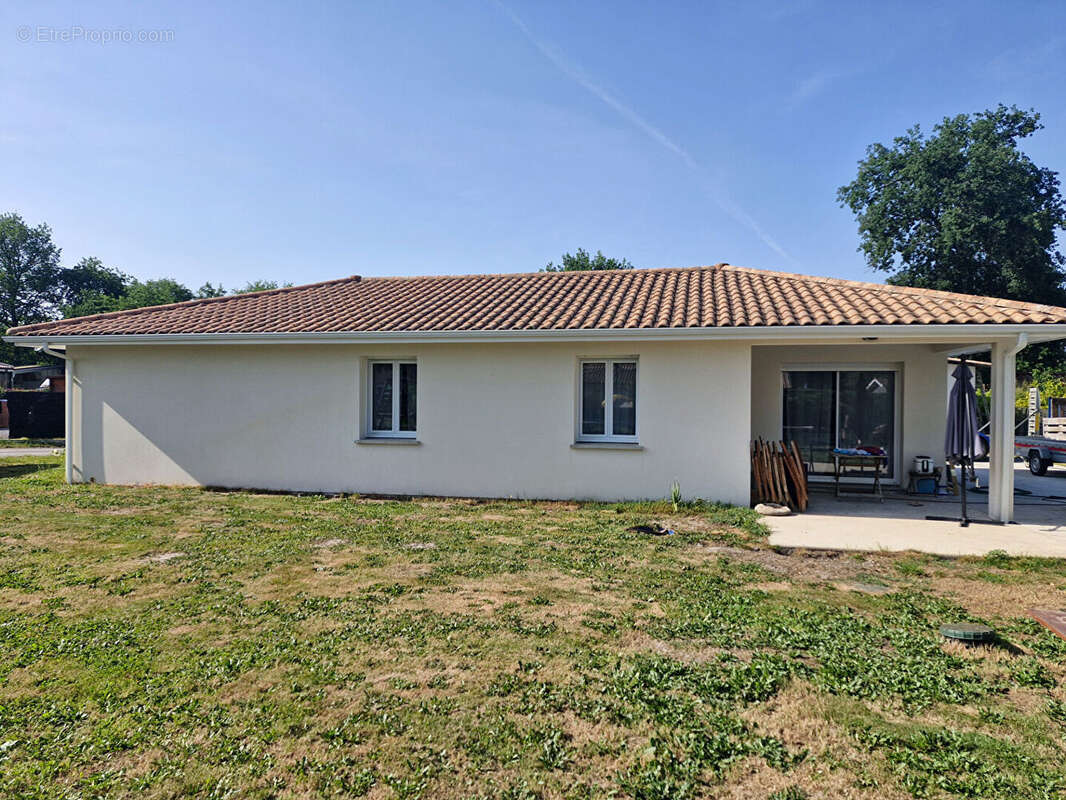Maison à SALLES