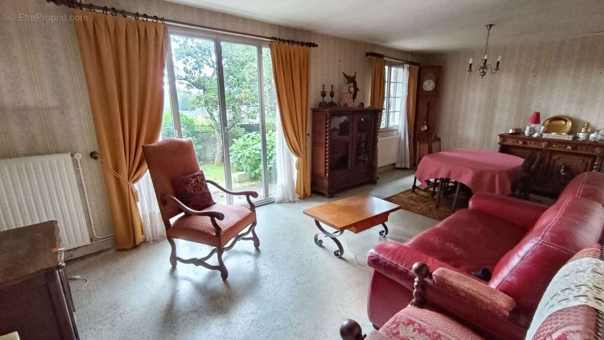 Maison à CONDE-SUR-VIRE