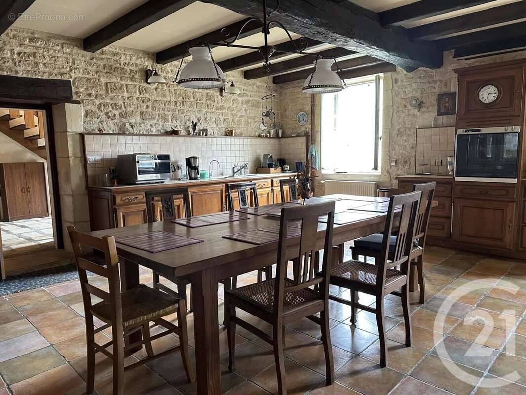 Maison 561 m² à Melleran  - photo 8