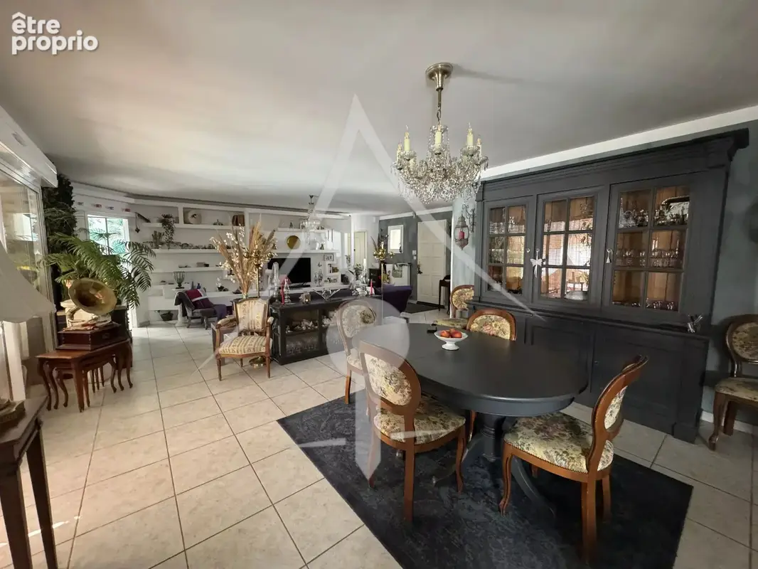 MAISON DE PLAIN-PIED T5 avec grand jardin, piscine et dépendance - photo 6