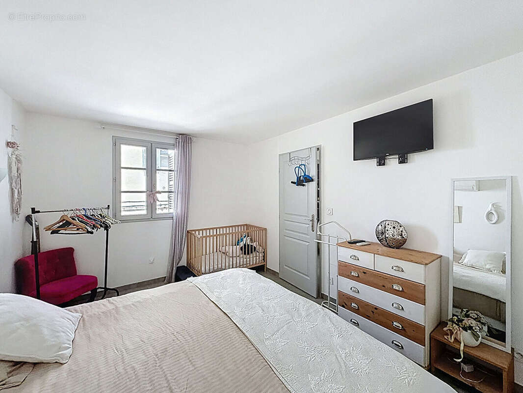 Duplex de  95.92 m2 avec Terrasse et Double Garage , Coeur Historique d'Avignon - photo 6