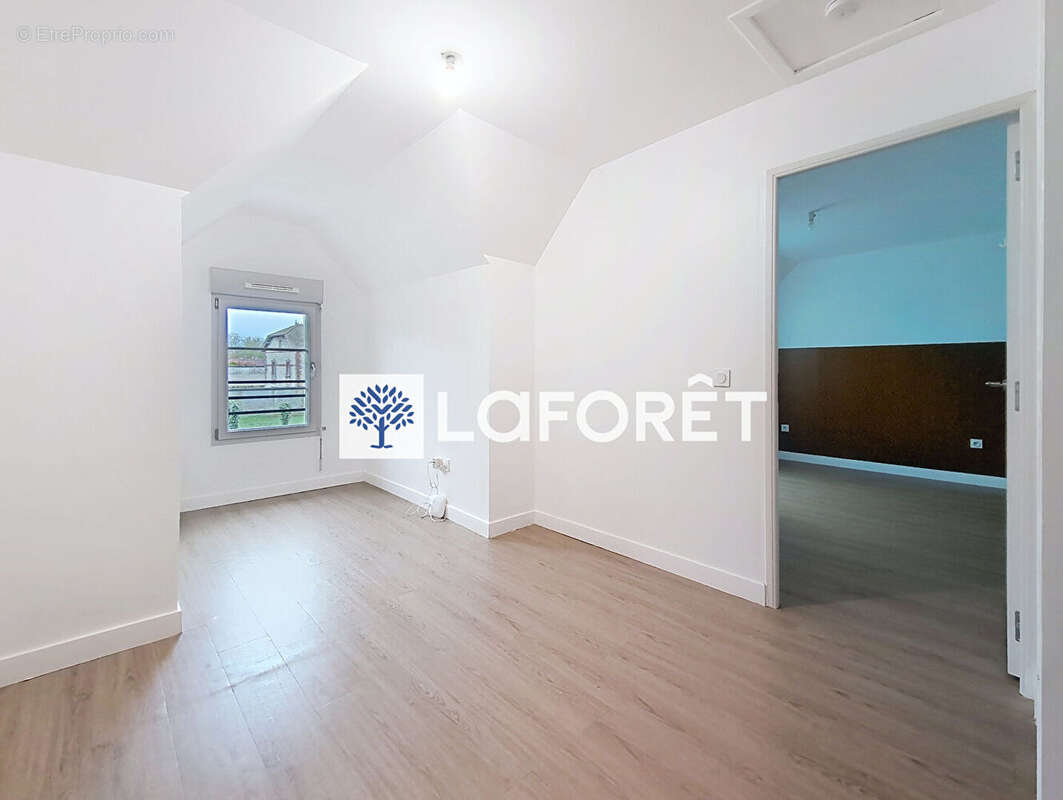 Maison à JOUY-LE-CHATEL