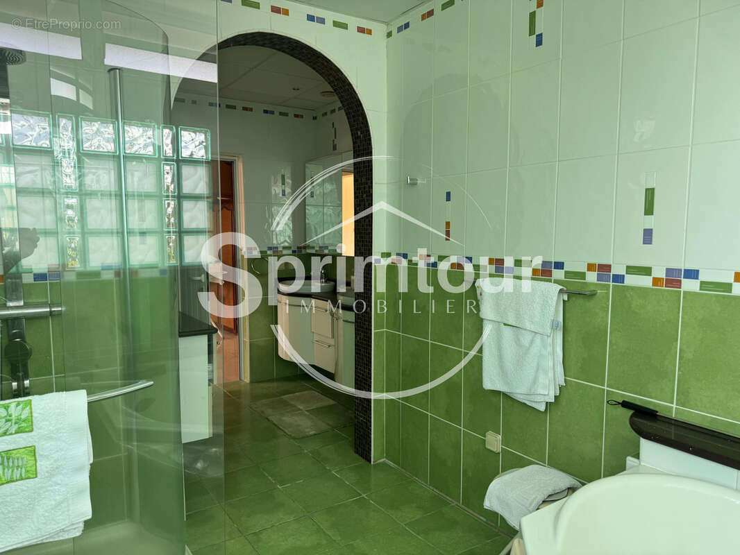 À VENDRE   BAIE-MAHAULT Villa Créole T6 avec Piscine sur Terrain de 1000 m2 - photo 24