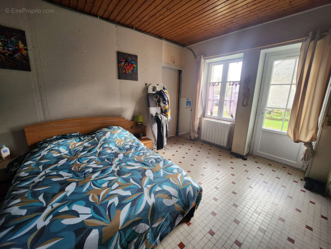 Maison en pierre avec dépendances et fort potentiel - photo 11