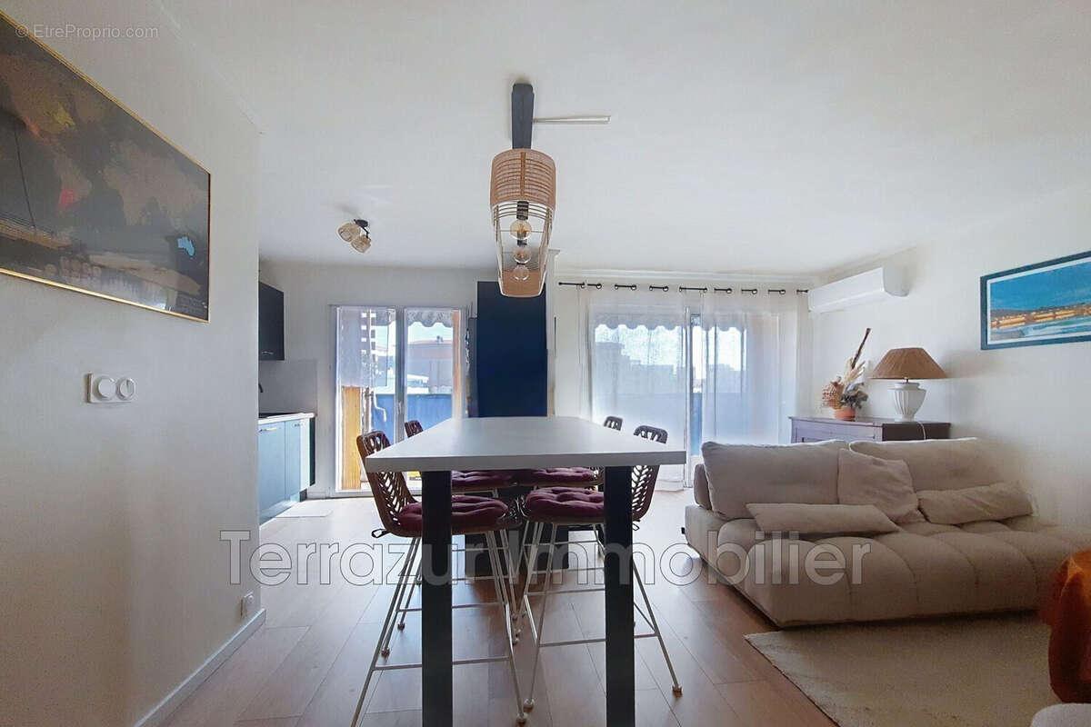 Appartement à VALLAURIS