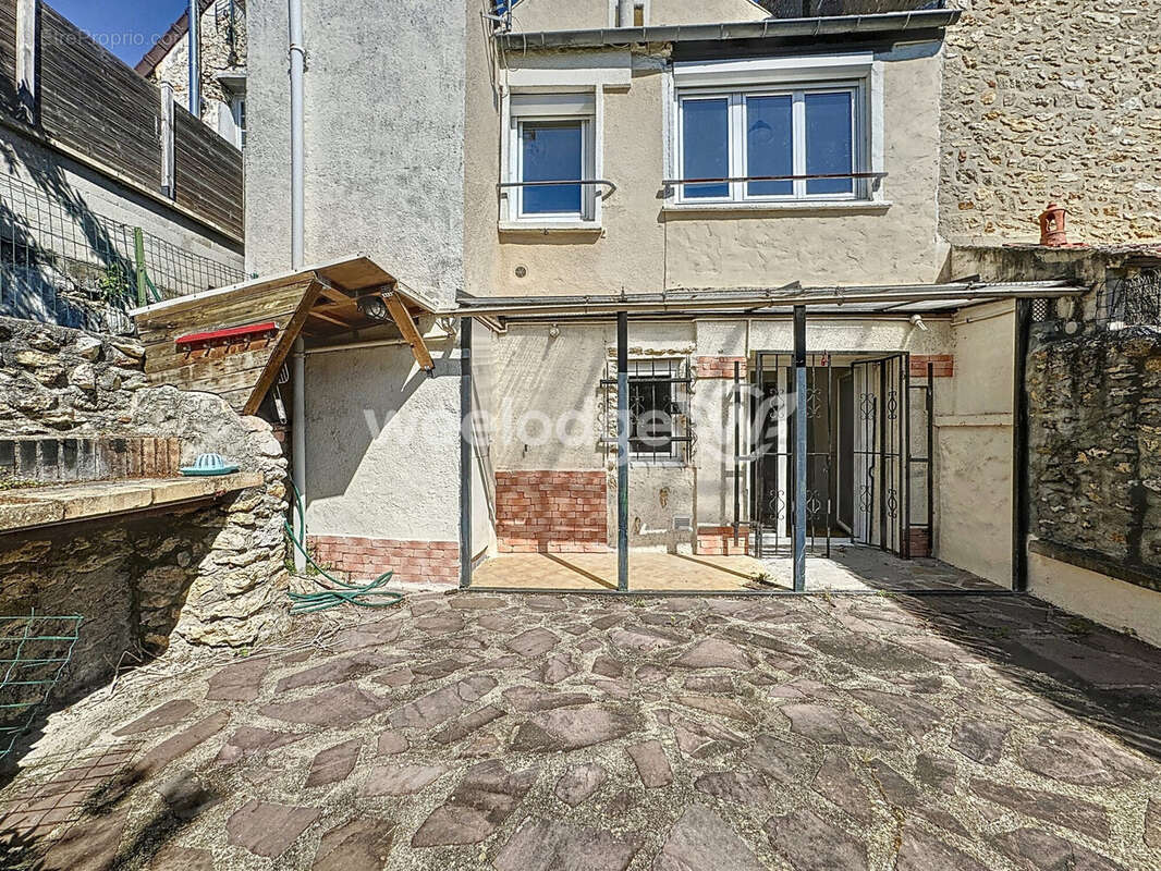 Maison à CHANTELOUP-LES-VIGNES