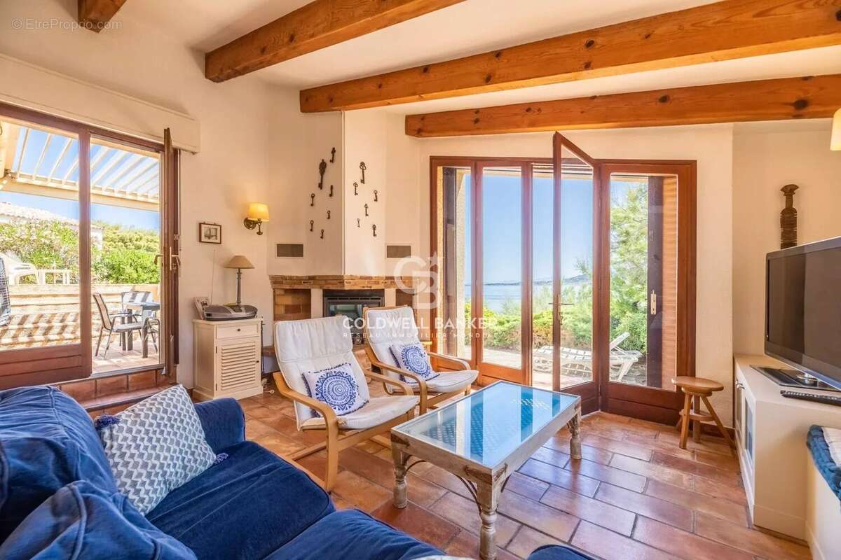 San Damiano - Villa d'architecte de bord de mer à potentiel - photo 17