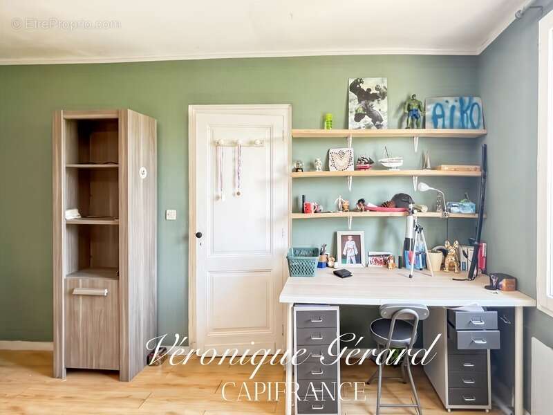 Maison à SAINT-MEDARD-DE-GUIZIERES