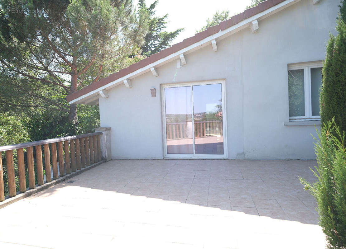 Maison Givors 3 pièce(s) 51,06 m2 et annexe aménagée 27,60 m² - Cadre verdoyant - Bien rare - photo 2