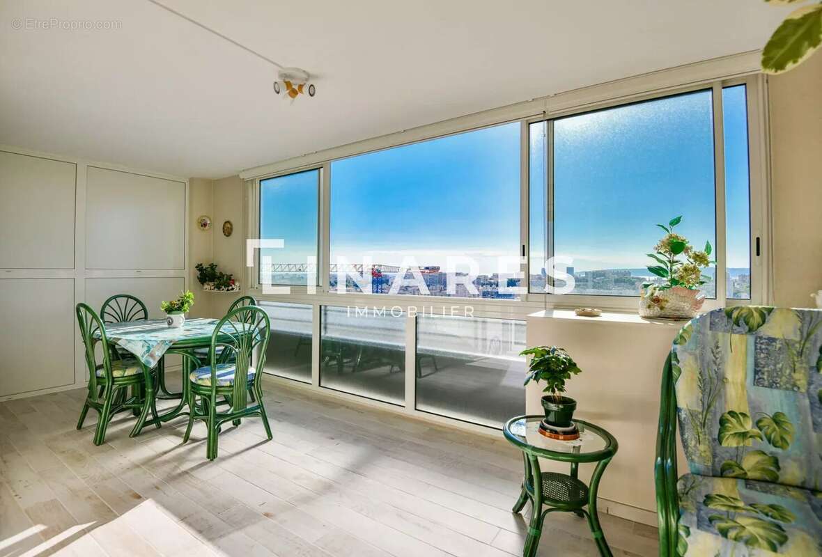 Appartement à MARSEILLE-4E