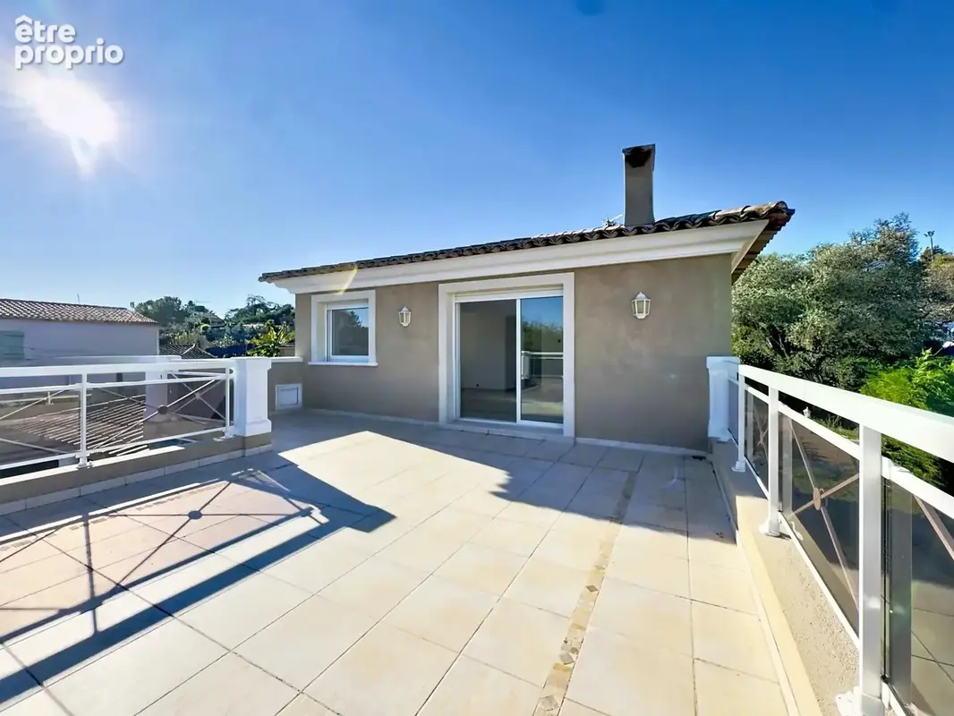 Antibes – Villa récente avec piscine, quartier calme et recherché – 1 450 000 € - photo 5