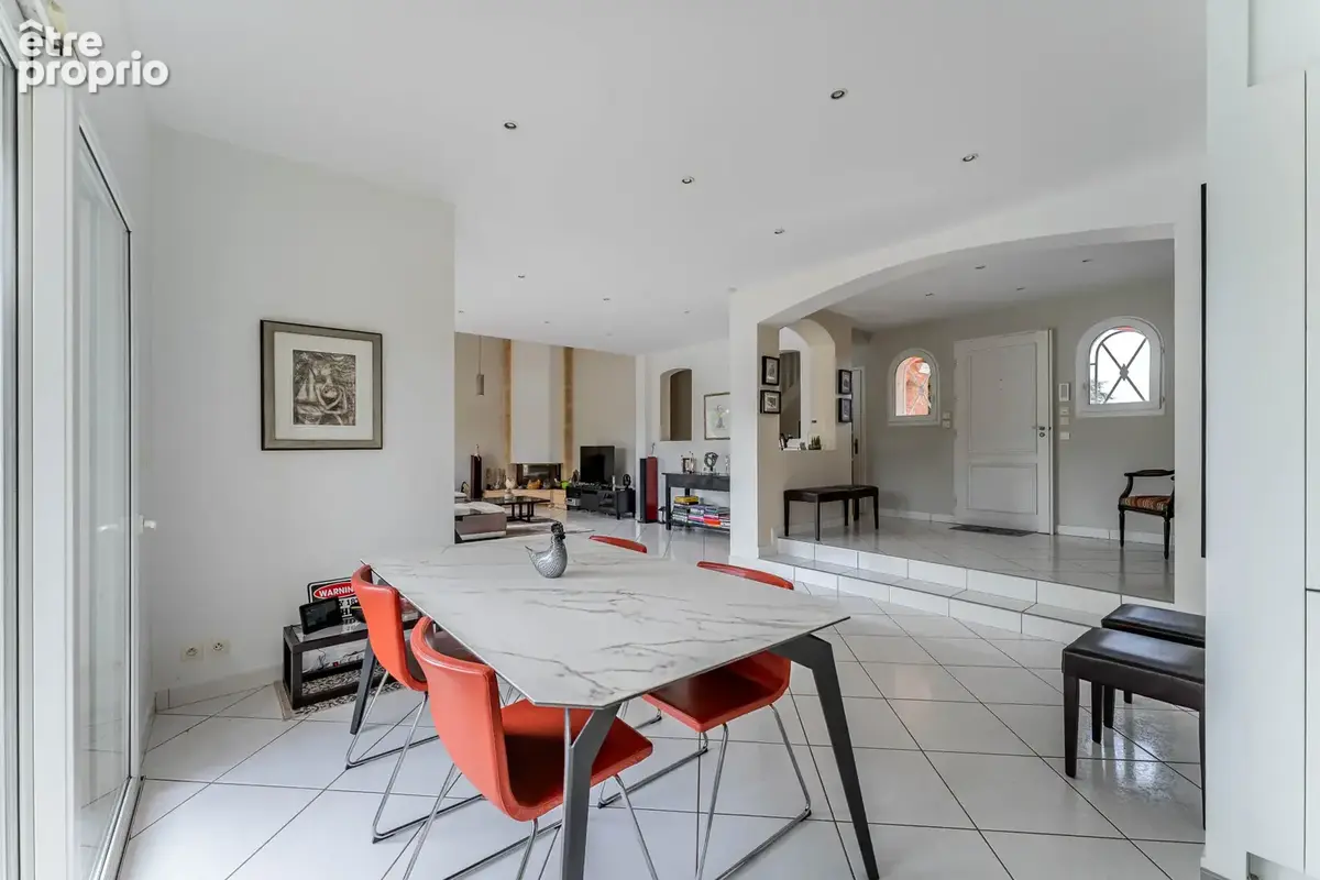 Maison de 240m2 - 8 pièces -  dans un cadre d exception a cailloux sur fontaines - photo 6