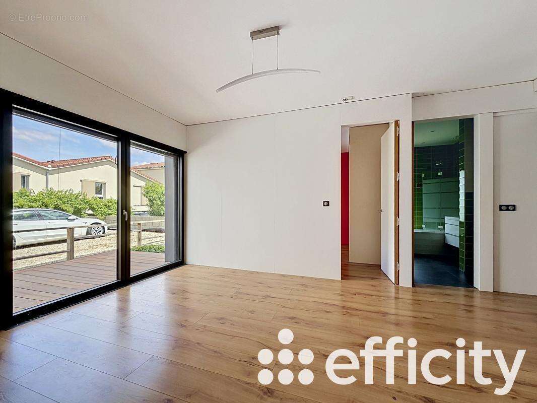 Maison 235 m² à Communay  - photo 28