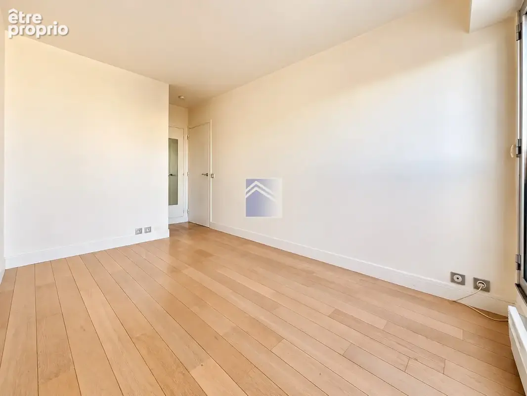 NEUILLY-SUR-SEINE — ÎLE DE LA JATTE  2 pièces de 45,39m2 au calme et lumineux au dernier étage ! - photo 8