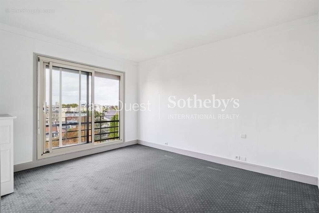 Appartement à NEUILLY-SUR-SEINE