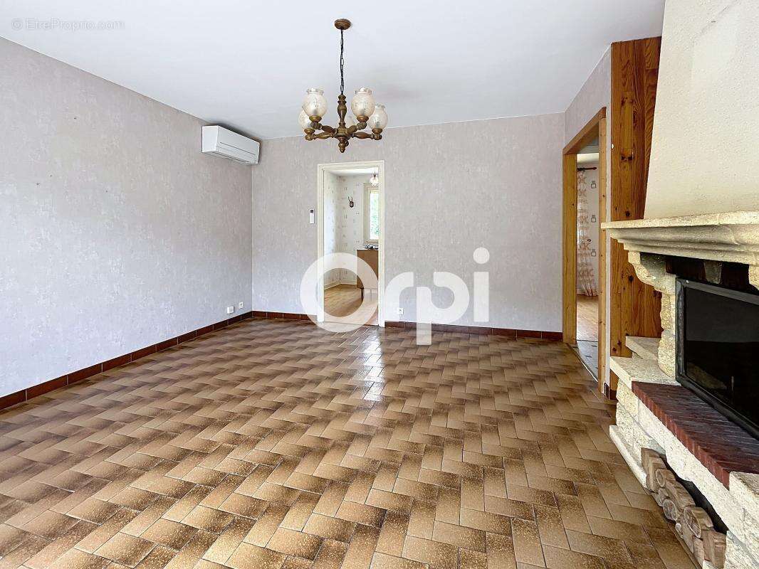 Maison à BRIGNAC-LA-PLAINE