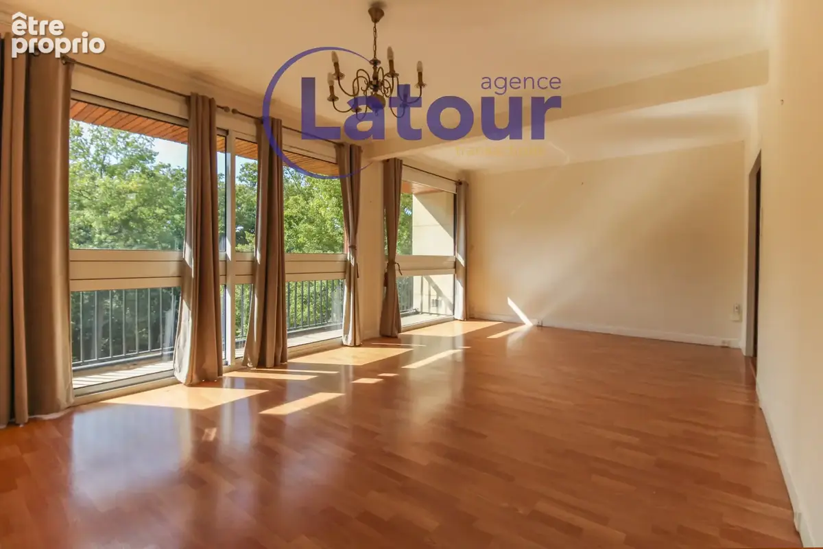 Dans un ecrin de verdure. bel appartement lumineux de 4 pieces avec cave. - photo 2