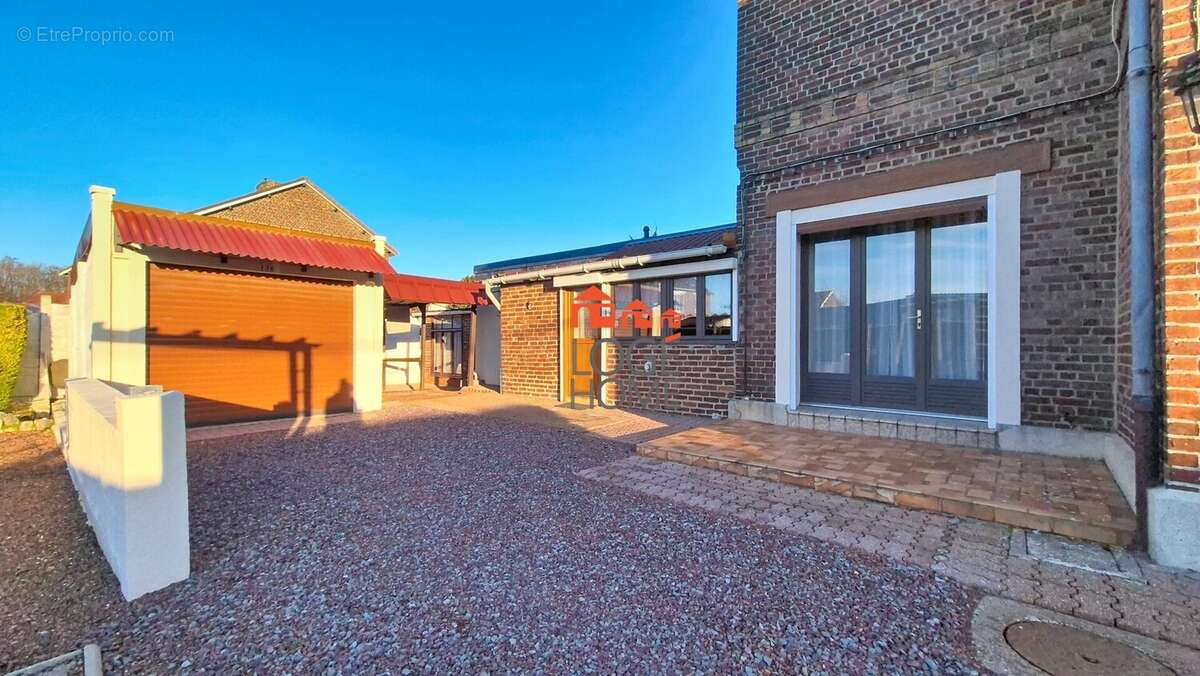 Terasse - Maison à COURCELLES-LES-LENS