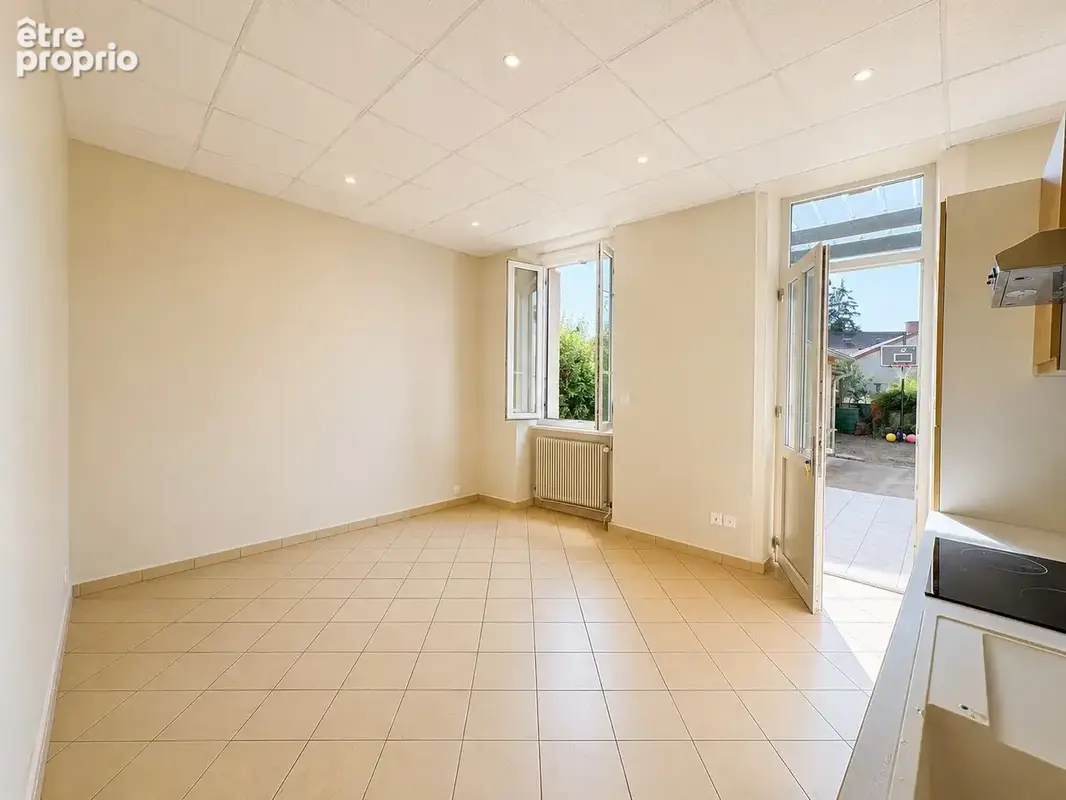 Charlieu - appartement de type 2 en rez-de-jardin avec terrasse et extérieur privatif - photo 5