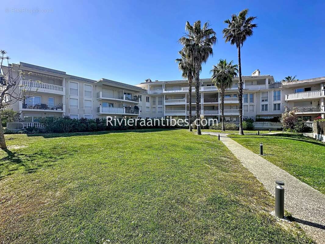 Appartement à VALLAURIS