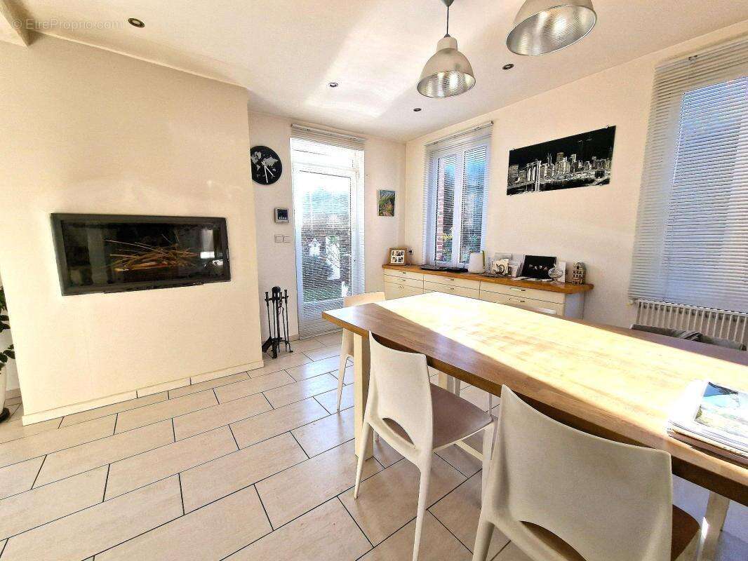 Maison à CROISY-SUR-ANDELLE