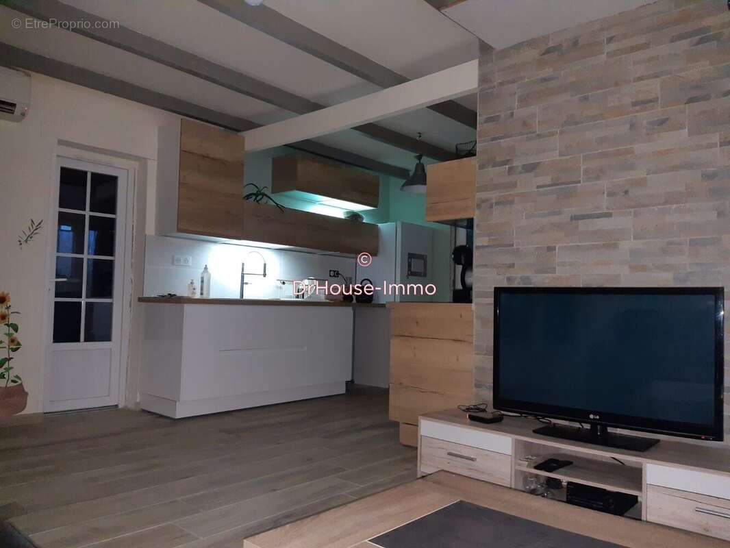 Maison à COURS-DE-PILE