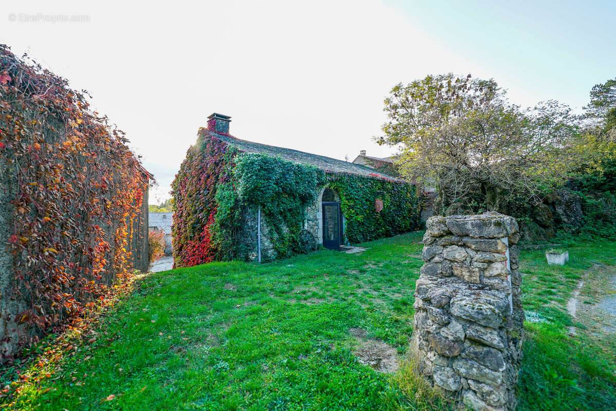 Maison à CASTANET-LE-HAUT