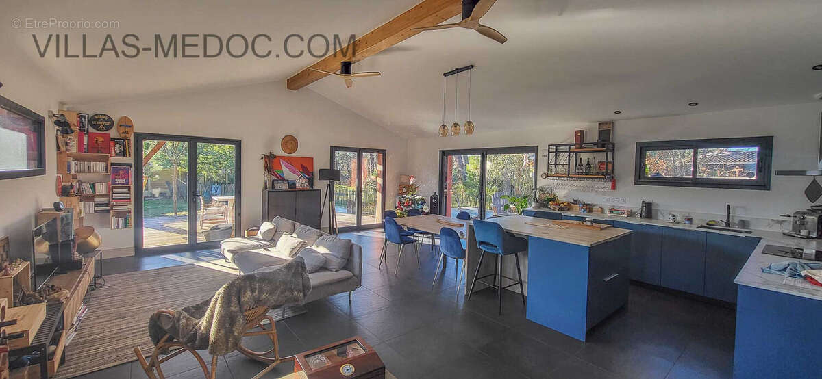 Maison à VENDAYS-MONTALIVET