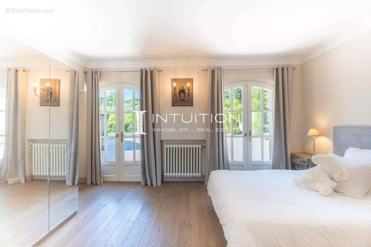 Mougins - Les Colles : Propriété de prestige avec vue panoramique sur le village - photo 32