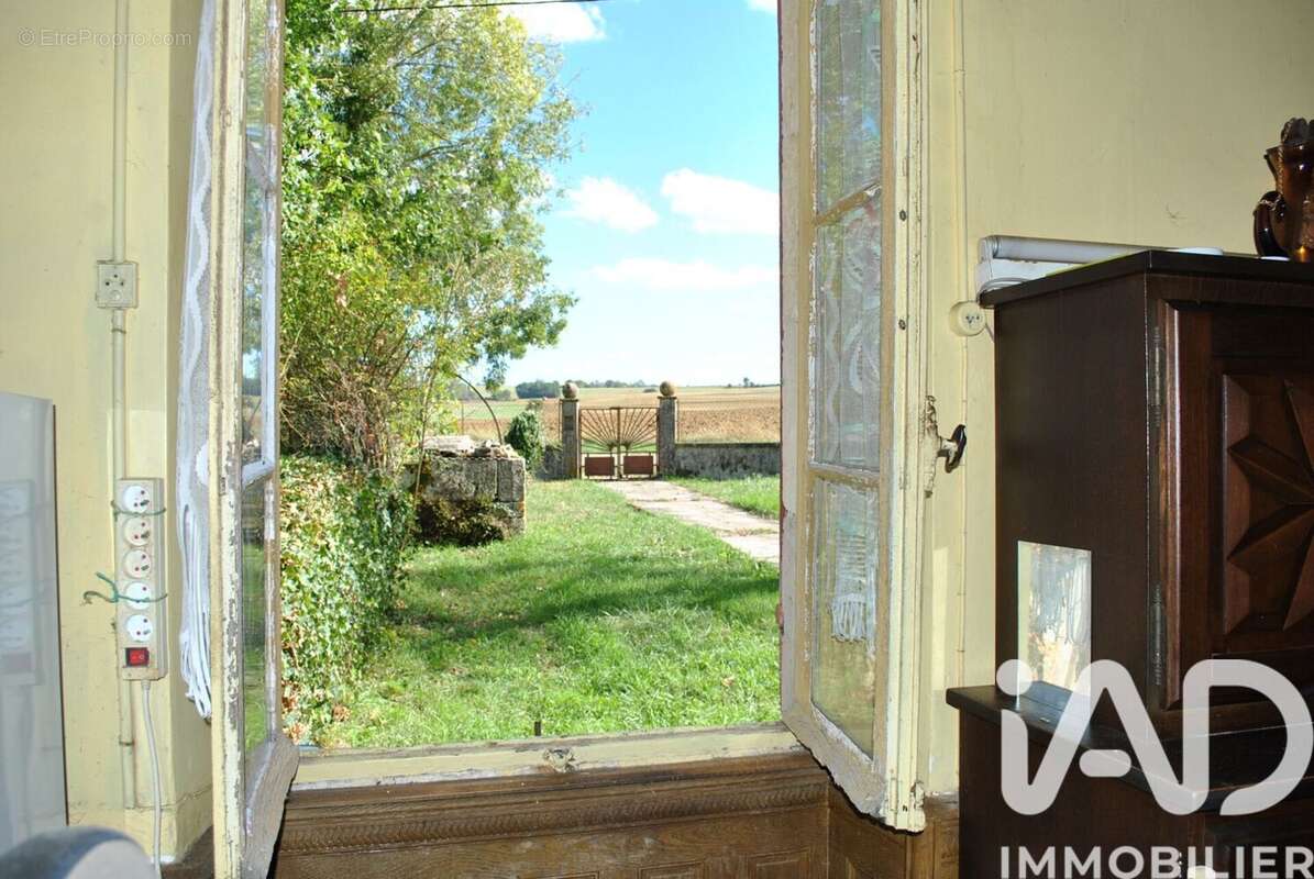 Maison 300 m² à Sempesserre  - photo 8