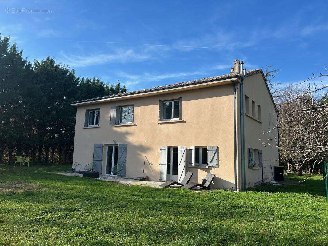 Maison à SAINT-ETIENNE-DE-TULMONT