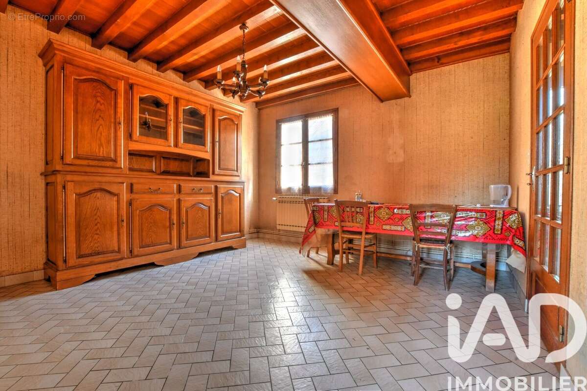 Maison 113 m² à La Celle-Dunoise  - photo 4