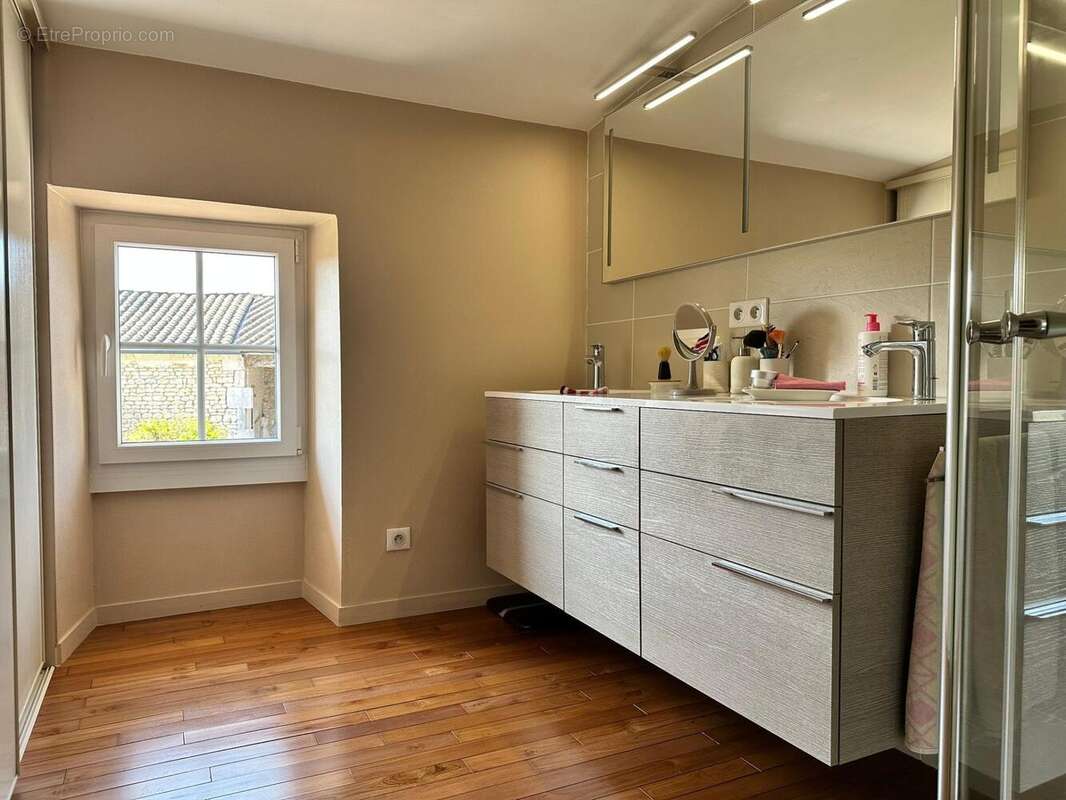 Maison 203 m² à Bouteville  - photo 9