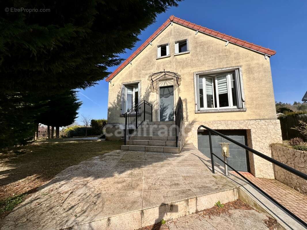 Maison à vendre 5 pièces  4 Chambres FEUCHEROLLES (78) - photo 2