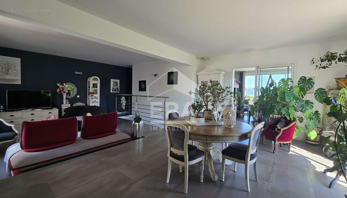 Maison à VERNEGUES