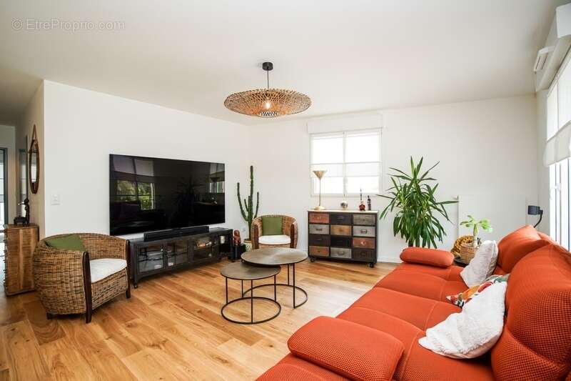 Tours - quartier coty - t4 traversant de 106m2 - vue parc - 2 parkings - photo 4