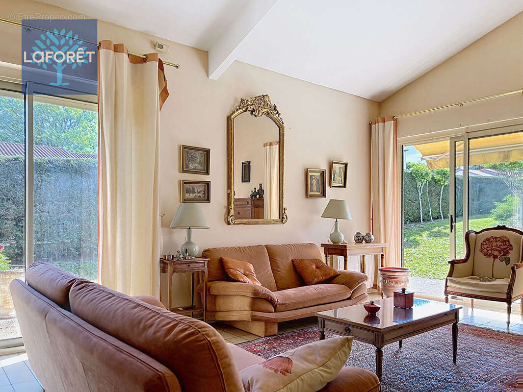 Maison à SAINT-GENIS-LAVAL