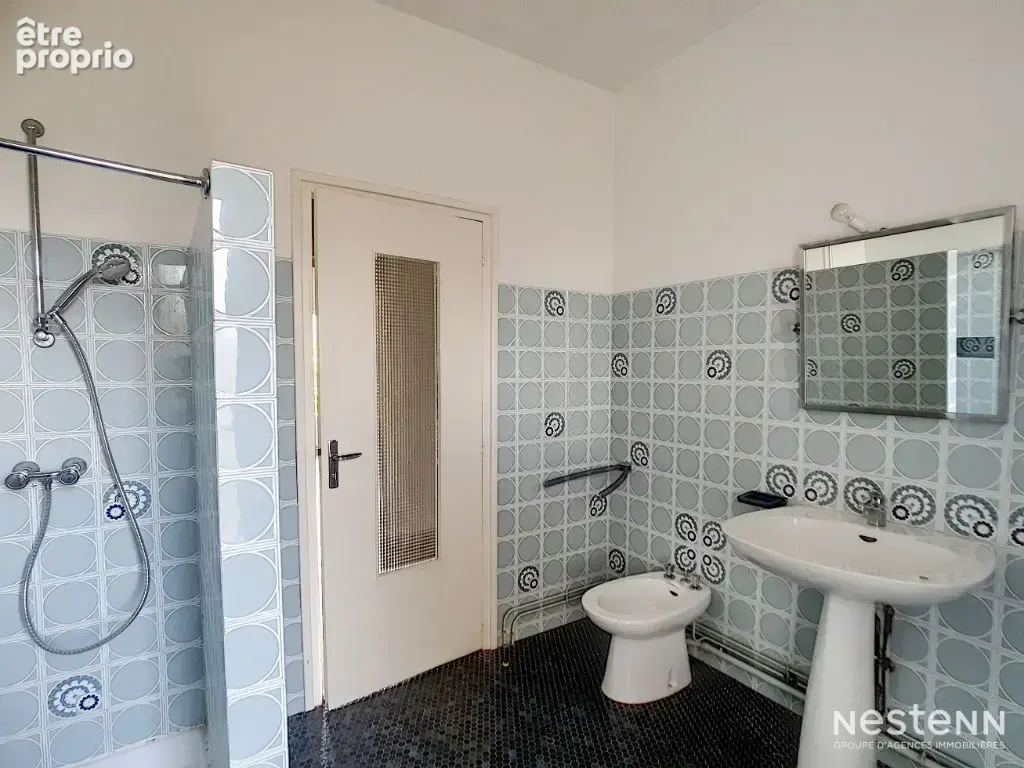 À Vendre - Maison d'architecte de 220 m² avec jardin et double garage à Condom - photo 4