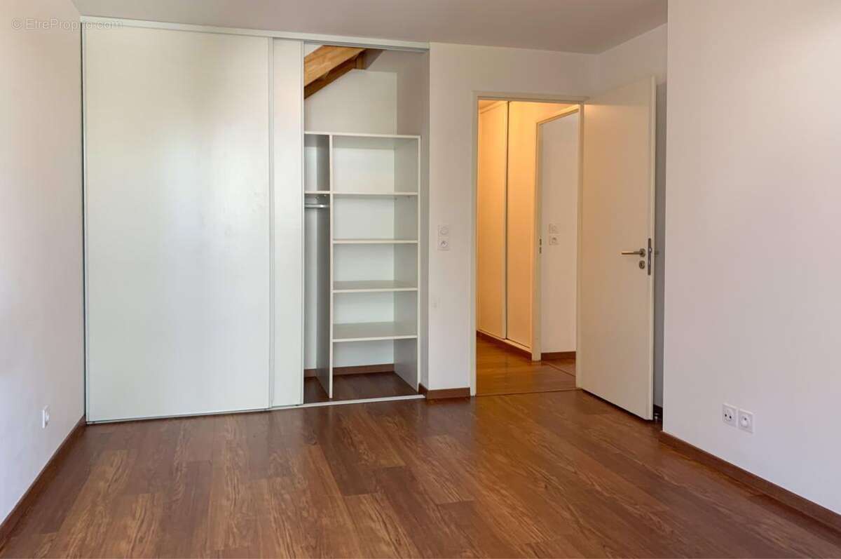 Appartement duplex T3 de 74 m2 avec terrasse de 31 m2 et bal - photo 5