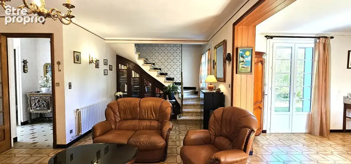 Maison T6 à Castelnaudary de 120m2, 4 CH, jardin, garage, DPE en D, proche commerce - photo 2
