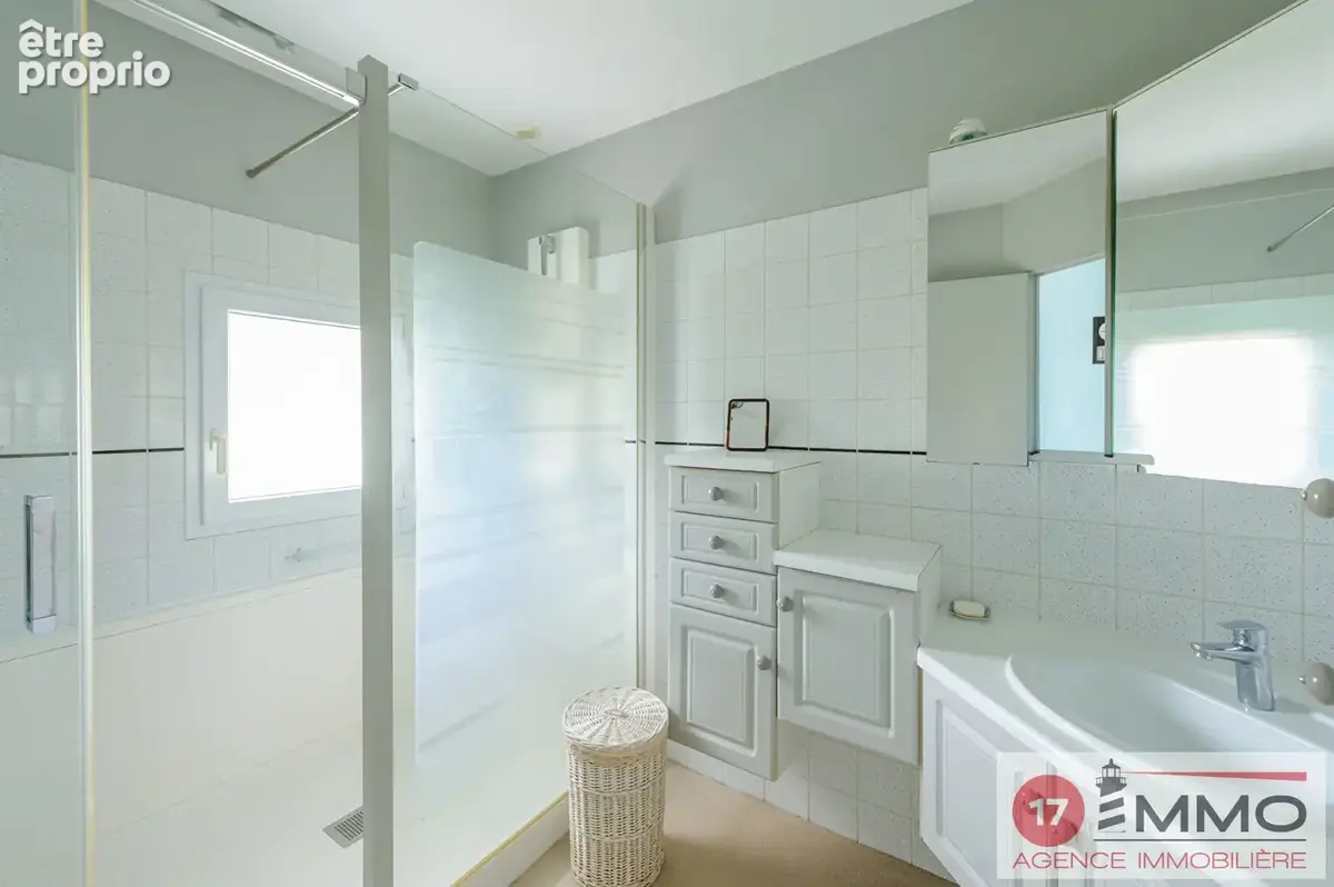 Maison 232 m²  5 chambres + logement indépendant - Quartier du Port - photo 12