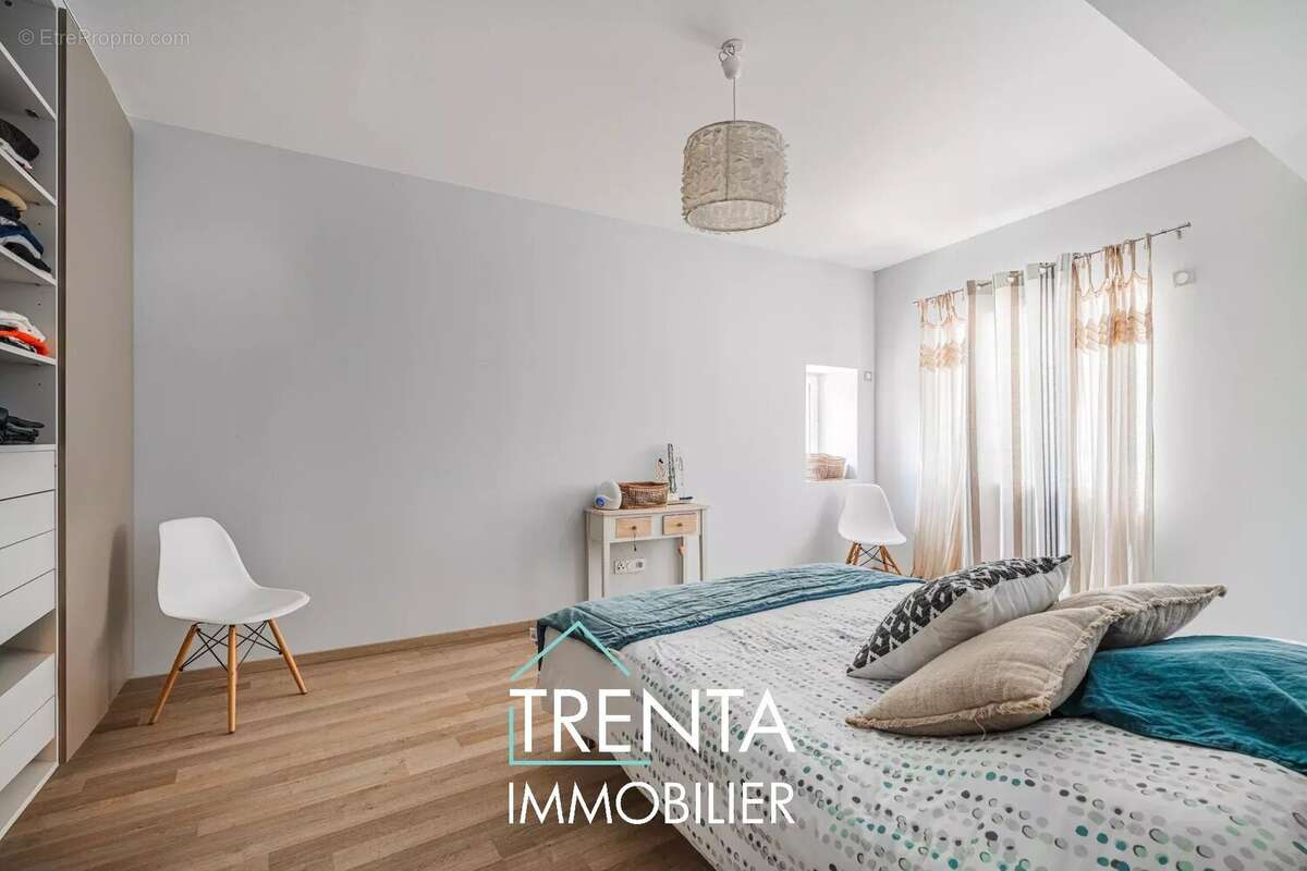 Maison à SAINT-ETIENNE-DE-CROSSEY