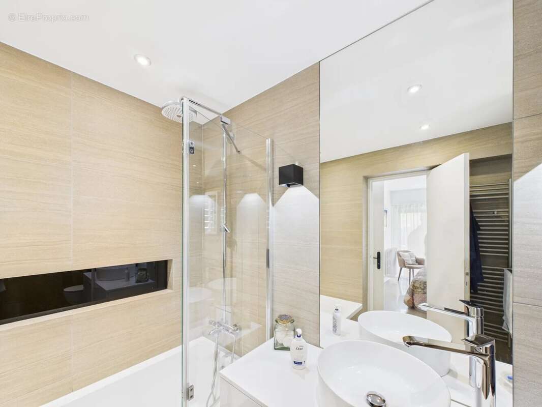 Appartement à VALLAURIS